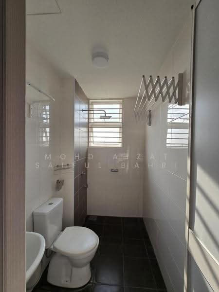 Kondominium untuk Disewa di Dwiputra Residences - Mohd Aizat Saiful Bahri - Bathroom - PropertyGuru.com.my