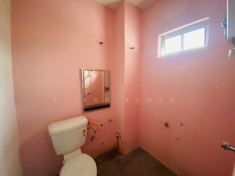 2-storey Terraced House for Sale in Seksyen 8 (Bangi) - Atikah Azman - Bathroom - PropertyGuru.com.my