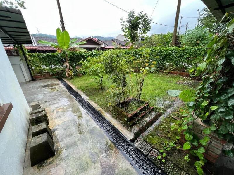 Rumah Teres untuk Dijual di Taman Pinggiran Batu Caves (Selayang) - Nazrin Hakimin - Garden - PropertyGuru.com.my