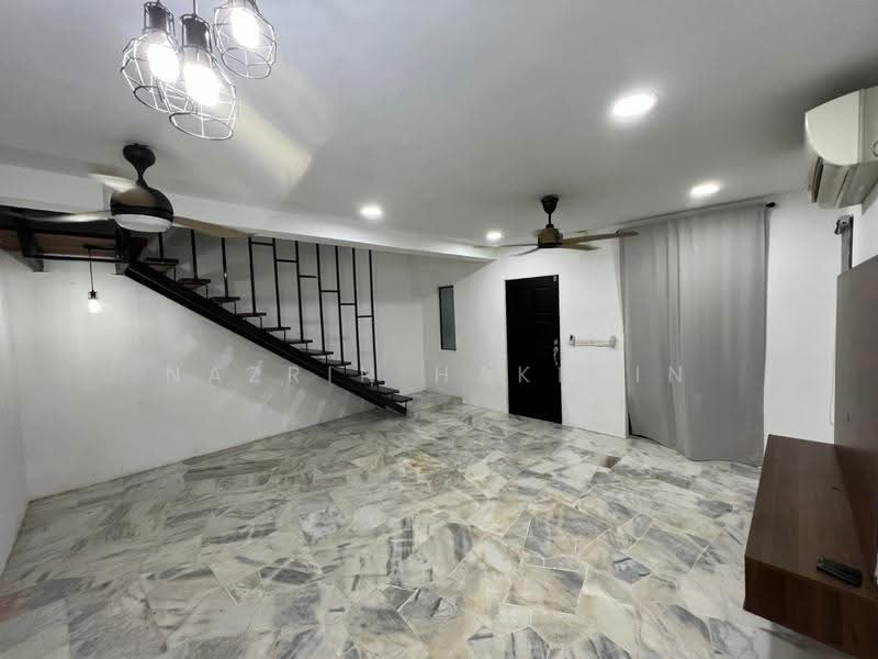 Rumah Teres untuk Dijual di Taman Pinggiran Batu Caves (Selayang) - Nazrin Hakimin - Living Room - PropertyGuru.com.my