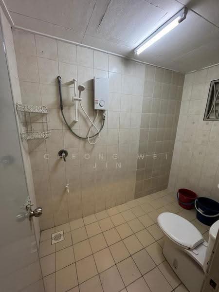 Kediaman Servis untuk Disewa di Millennium Place @ Millennium Square - Cheong Wei Jin - Bathroom - PropertyGuru.com.my
