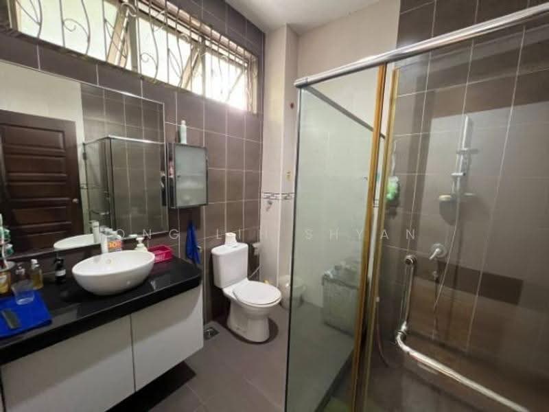 Bungalow House for Sale in Taman Permas Indah (Masai) - Ong Lih Shyan - Bathroom - PropertyGuru.com.my
