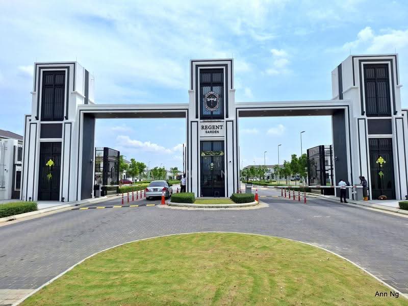 Rumah Teres untuk Dijual di Eco Grandeur (Puncak Alam) - Ann Ng - Guardhouse Entrance - PropertyGuru.com.my