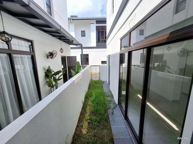 Rumah Teres untuk Dijual di Eco Grandeur (Puncak Alam) - Ann Ng - Private Garden - PropertyGuru.com.my