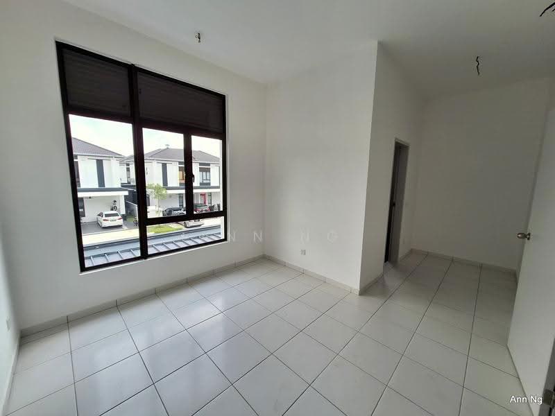 Rumah Teres untuk Dijual di Eco Grandeur (Puncak Alam) - Ann Ng - Master Bedroom - PropertyGuru.com.my