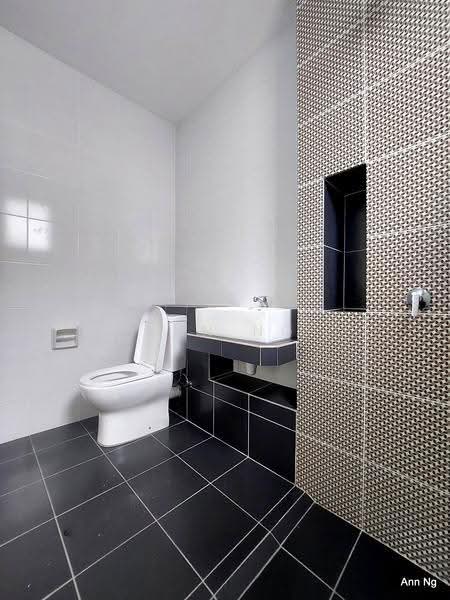 Rumah Teres untuk Dijual di Eco Grandeur (Puncak Alam) - Ann Ng - Master Bathroom - PropertyGuru.com.my