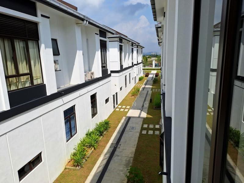 Rumah Teres untuk Dijual di Eco Grandeur (Puncak Alam) - Ann Ng - Backalley - PropertyGuru.com.my