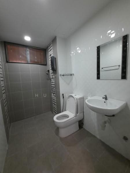 Kondominium untuk Disewa di The Zest @ Kinrara 9 - Hun Ling - Bathroom - PropertyGuru.com.my