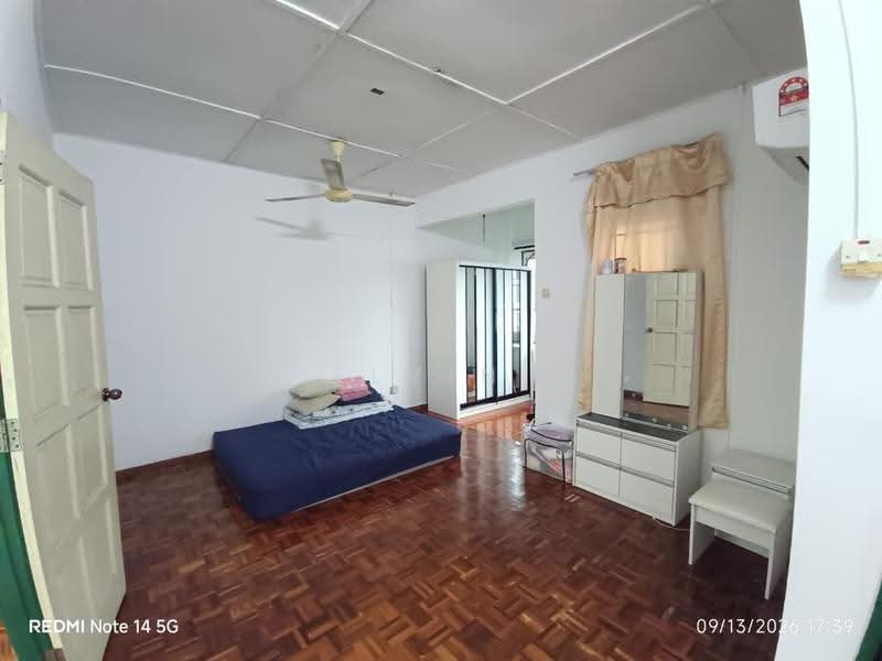 2-storey Terraced House for Sale in Bandar Bukit Beruntung (Bukit Beruntung) - Kelvin . - Bedroom - PropertyGuru.com.my