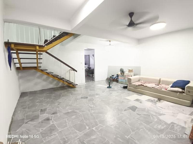2-storey Terraced House for Sale in Bandar Bukit Beruntung (Bukit Beruntung) - Kelvin . - Living Room - PropertyGuru.com.my