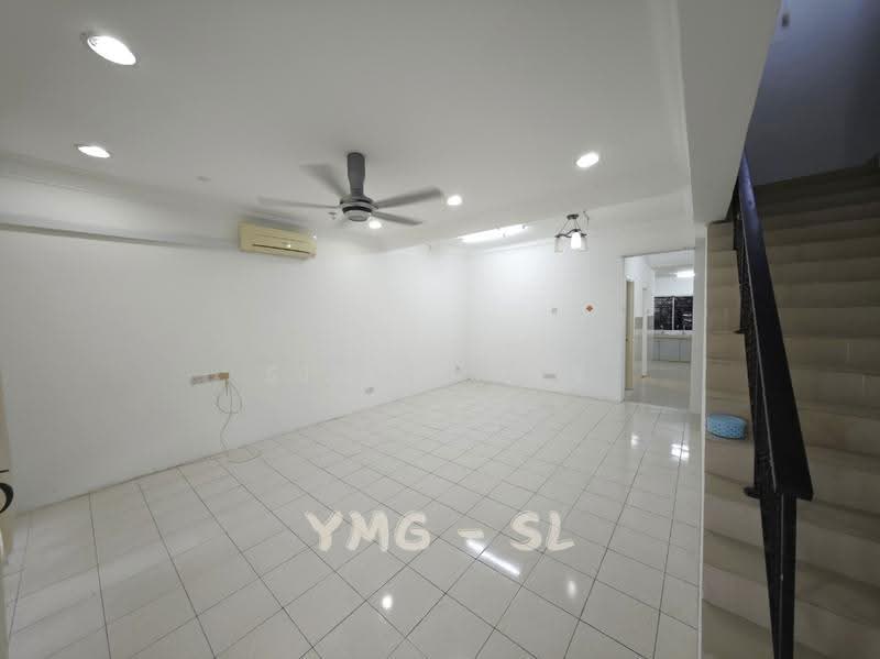 2-storey Terraced House for Sale in Bandar Putra Permai (Seri Kembangan) - Simon Lee - Living Room - PropertyGuru.com.my