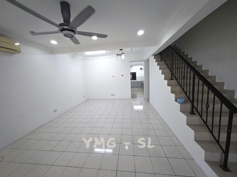 2-storey Terraced House for Sale in Bandar Putra Permai (Seri Kembangan) - Simon Lee - Living Room - PropertyGuru.com.my