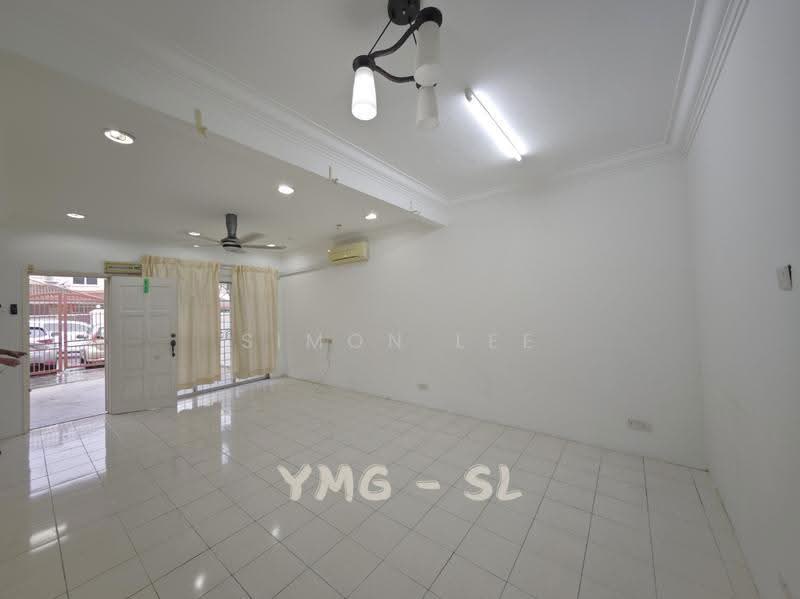 2-storey Terraced House for Sale in Bandar Putra Permai (Seri Kembangan) - Simon Lee - Living Room - PropertyGuru.com.my