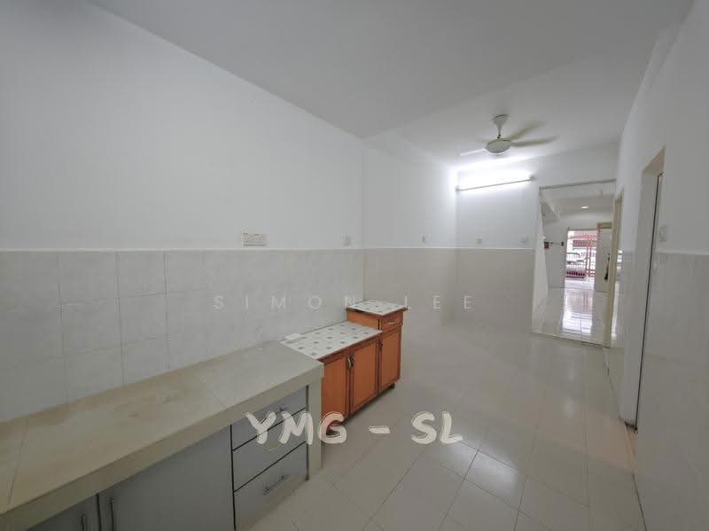 2-storey Terraced House for Sale in Bandar Putra Permai (Seri Kembangan) - Simon Lee - Kitchen - PropertyGuru.com.my