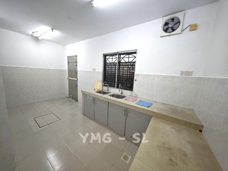 2-storey Terraced House for Sale in Bandar Putra Permai (Seri Kembangan) - Simon Lee - Kitchen - PropertyGuru.com.my