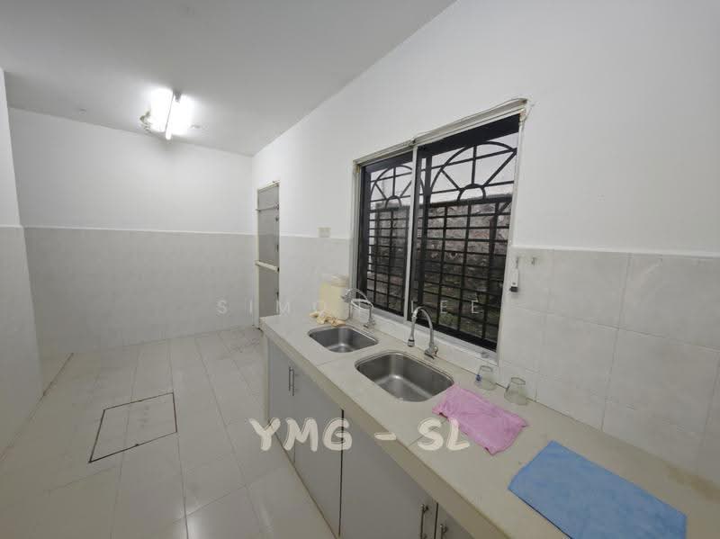 2-storey Terraced House for Sale in Bandar Putra Permai (Seri Kembangan) - Simon Lee - Kitchen - PropertyGuru.com.my