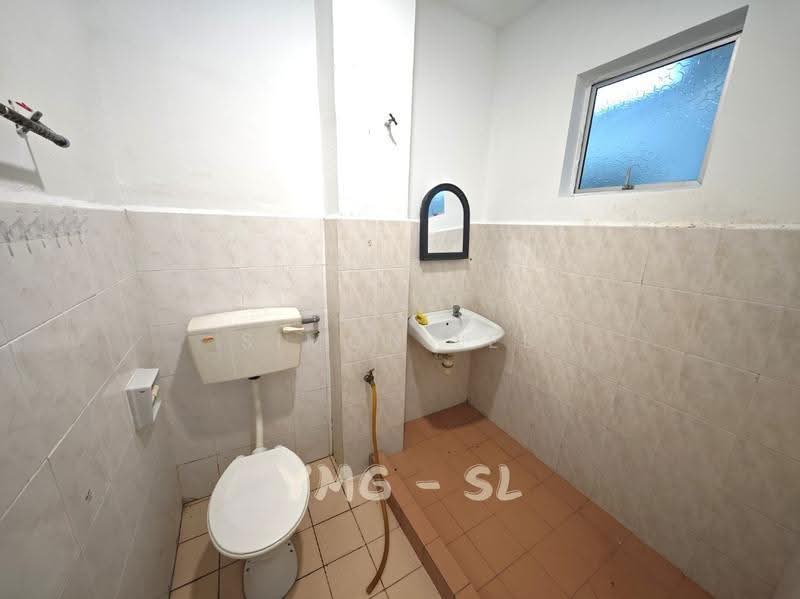2-storey Terraced House for Sale in Bandar Putra Permai (Seri Kembangan) - Simon Lee - Bathroom - PropertyGuru.com.my