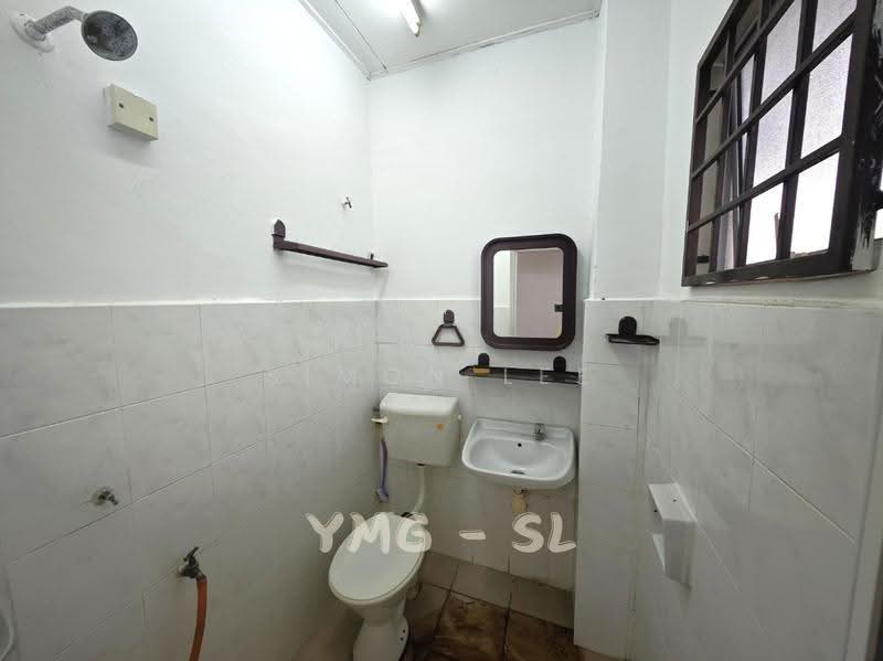 2-storey Terraced House for Sale in Bandar Putra Permai (Seri Kembangan) - Simon Lee - Bathroom - PropertyGuru.com.my