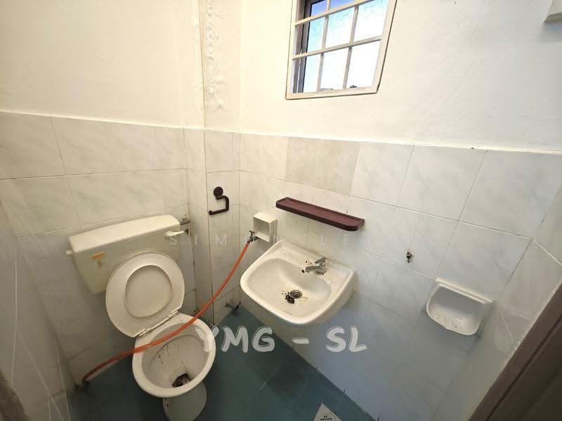2-storey Terraced House for Sale in Bandar Putra Permai (Seri Kembangan) - Simon Lee - Bathroom - PropertyGuru.com.my