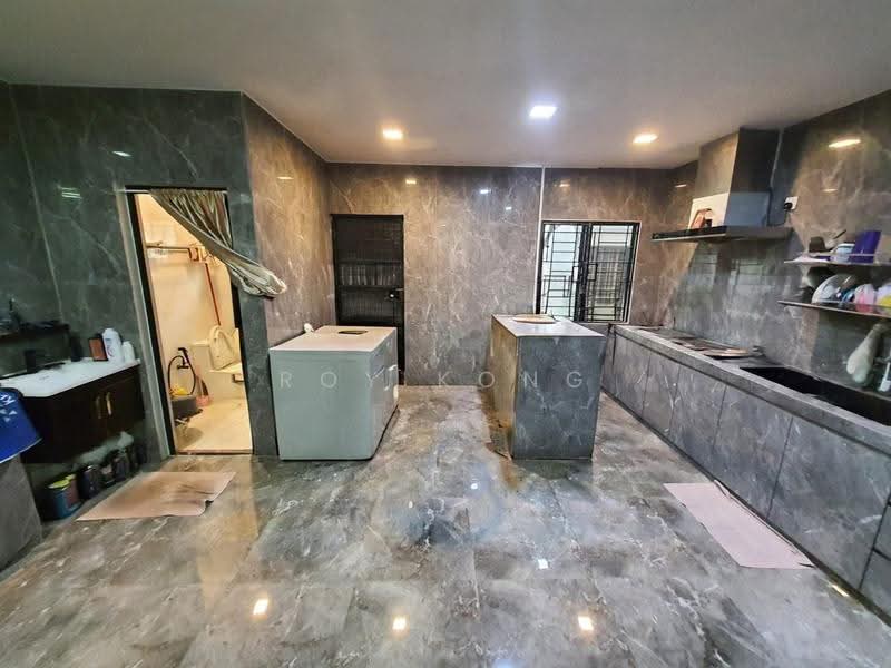 Rumah Teres untuk Dijual di TAMAN PUCHONG UTAMA (Puchong) - Roy Kong - Kitchen - PropertyGuru.com.my