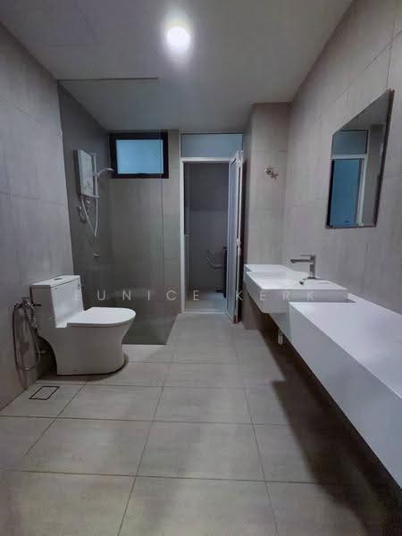 Service Residence for Sale at Parkland Residence @ Kajang 2 - Eunice Kerk - Bathroom - PropertyGuru.com.my