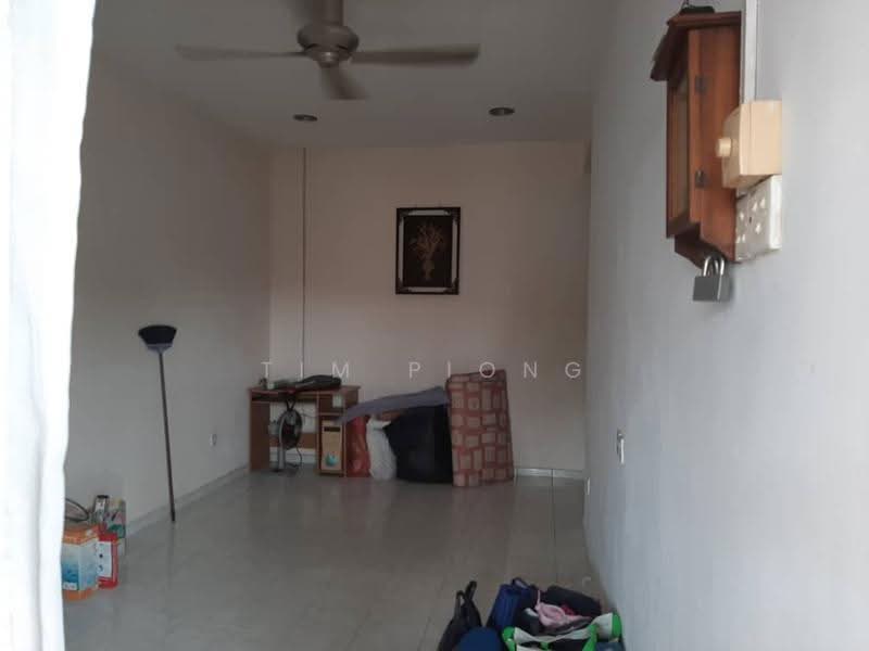 Rumah Teres 1-Tingkat untuk Dijual di Taman Angkasa Nuri (Durian Tunggal) - Tim Piong - Living Room - PropertyGuru.com.my