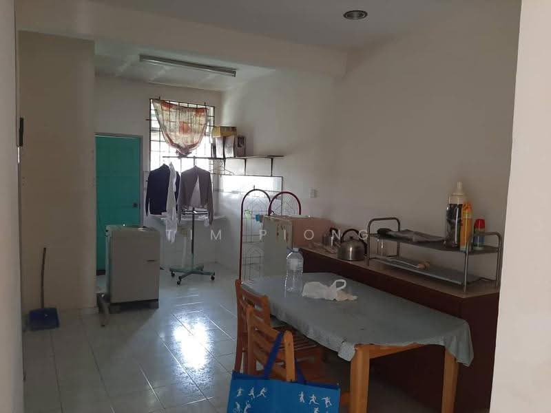 Rumah Teres 1-Tingkat untuk Dijual di Taman Angkasa Nuri (Durian Tunggal) - Tim Piong - Living Room - PropertyGuru.com.my