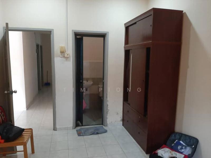 Rumah Teres 1-Tingkat untuk Dijual di Taman Angkasa Nuri (Durian Tunggal) - Tim Piong - Corridor - PropertyGuru.com.my
