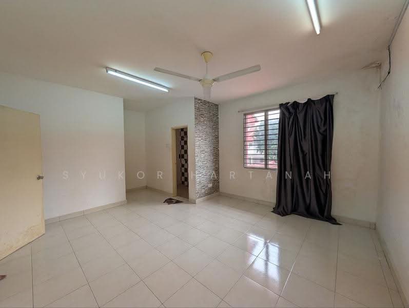 Rumah Teres 2-Tingkat untuk Dijual di Sungai Buloh (Selangor) - Syukor Hartanah - Living Room - PropertyGuru.com.my