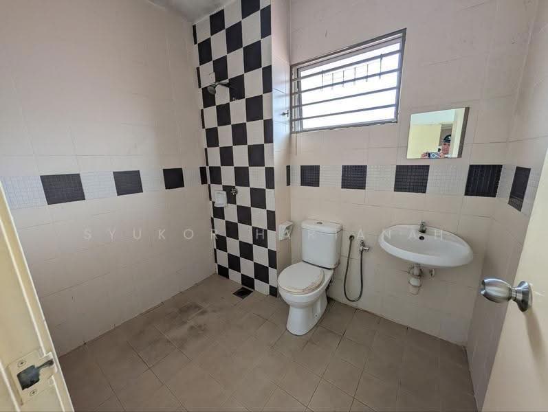 Rumah Teres 2-Tingkat untuk Dijual di Sungai Buloh (Selangor) - Syukor Hartanah - Bathroom - PropertyGuru.com.my