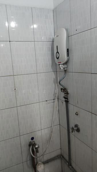 Apartment for Rent at Pangsapuri Mawar - Benz Lee - PropertyGuru.com.my