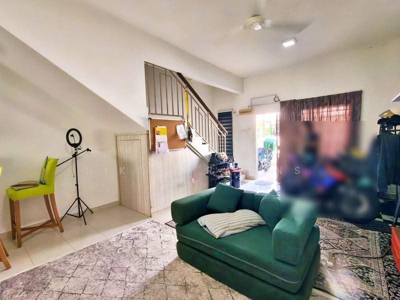 2-storey Terraced House for Sale in Bandar Rinching (Semenyih) - NIK ASYRAF NS - Living Room - PropertyGuru.com.my