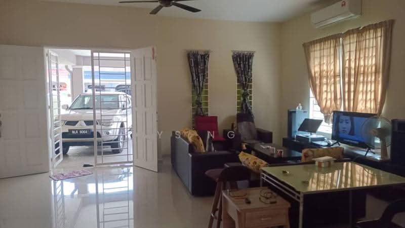 Rumah Teres 2-Tingkat untuk Dijual di Taman Bukit Melaka (Bukit Baru) - Ys Ng - Living Room - PropertyGuru.com.my
