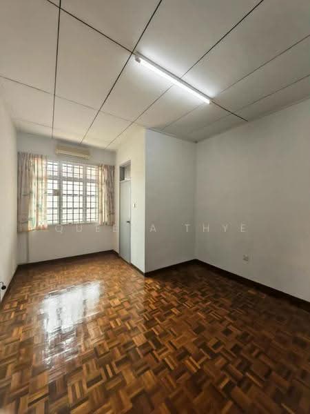 Rumah Teres 2-Tingkat untuk Dijual di Taman Desa Tebrau (Tebrau) - Queena Thye - Bedroom - PropertyGuru.com.my