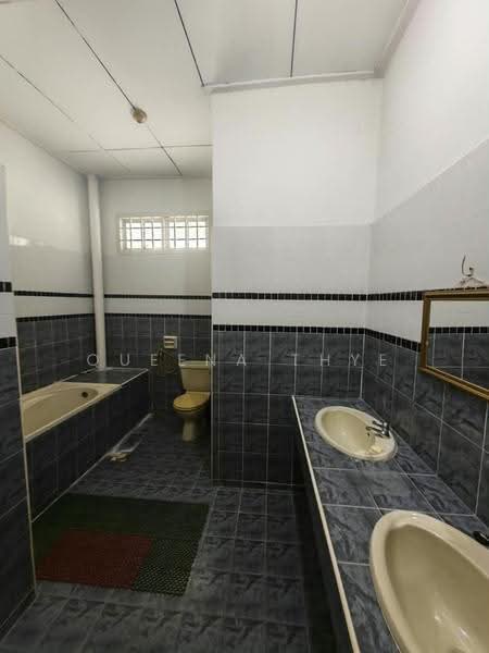 Rumah Teres 2-Tingkat untuk Dijual di Taman Desa Tebrau (Tebrau) - Queena Thye - Bathroom - PropertyGuru.com.my