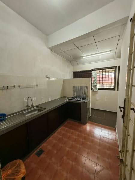 Rumah Teres 2-Tingkat untuk Dijual di Taman Desa Tebrau (Tebrau) - Queena Thye - Kitchen - PropertyGuru.com.my