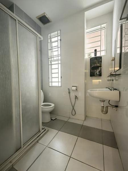 Rumah Teres 2-Tingkat untuk Dijual di Relau (Sungai Ara) - Alex Cheah - Bathroom - PropertyGuru.com.my