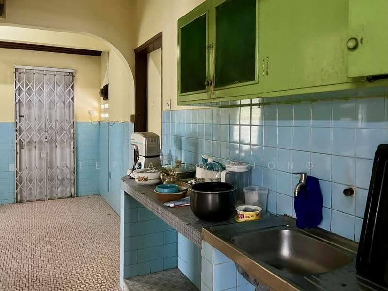 Semi-Detached House for Sale in Kampung Tunku (Petaling Jaya) - Stephanie Chong - Kitchen - PropertyGuru.com.my