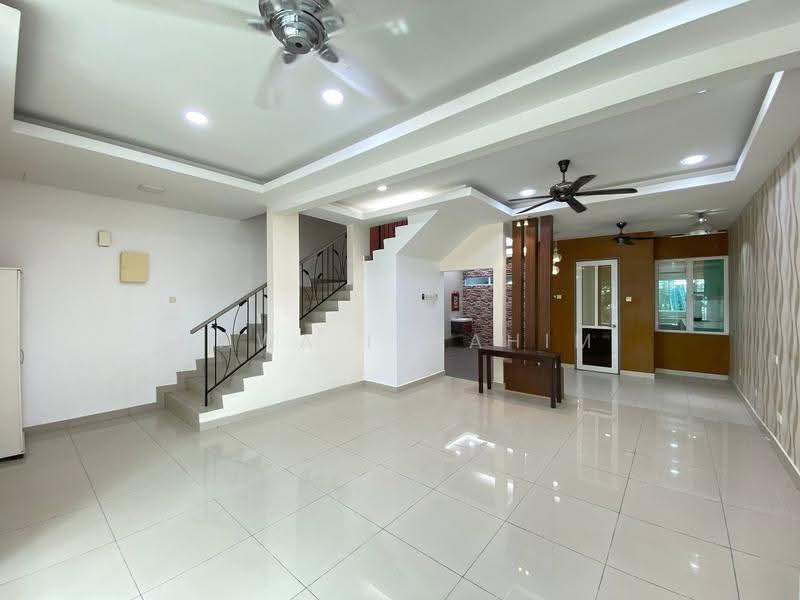 Rumah Teres 2-Tingkat untuk Dijual di Bandar Tun Hussein Onn (Cheras) - Hawa Ibrahim - Living Room - PropertyGuru.com.my