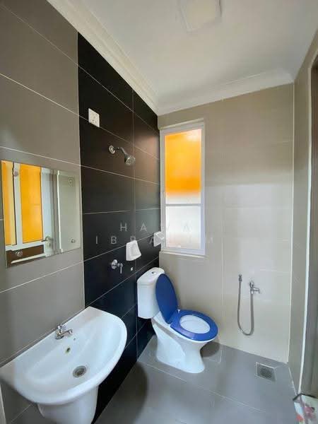 Rumah Teres 2-Tingkat untuk Dijual di Bandar Tun Hussein Onn (Cheras) - Hawa Ibrahim - Bathroom - PropertyGuru.com.my