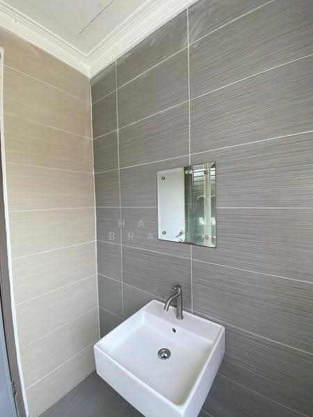 Rumah Teres 2-Tingkat untuk Dijual di Bandar Tun Hussein Onn (Cheras) - Hawa Ibrahim - Bathroom - PropertyGuru.com.my