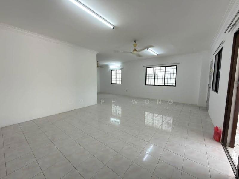 Rumah Teres 2-Tingkat untuk Dijual di Gunung Rapat (Ipoh) - Joseph Wong - Living Room - PropertyGuru.com.my
