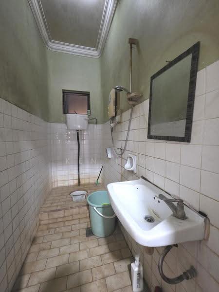 2-storey Terraced House for Sale in Taman Segar (Cheras) - Ken Lew - Bathroom - PropertyGuru.com.my