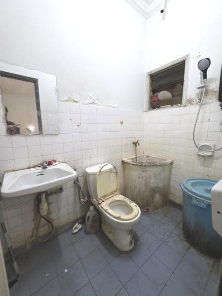 2-storey Terraced House for Sale in Taman Segar (Cheras) - Ken Lew - Bathroom - PropertyGuru.com.my