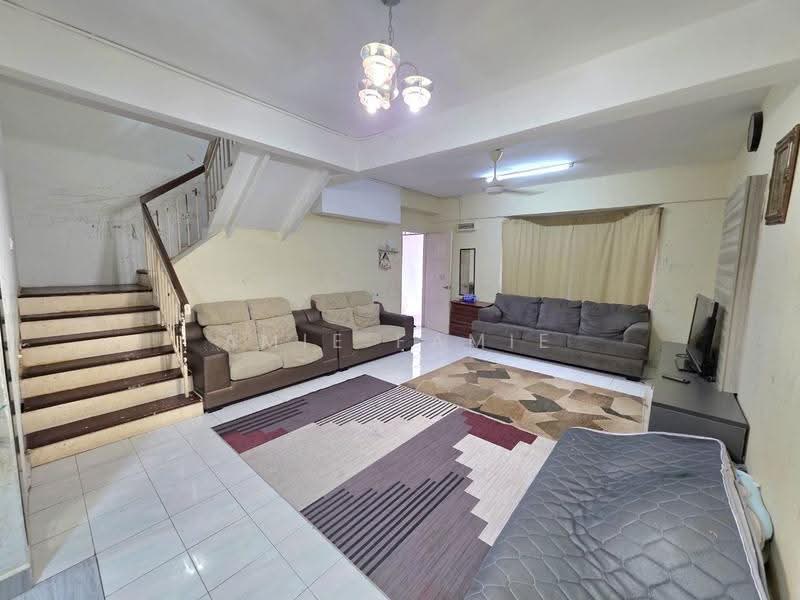 2-storey Terraced House for Sale in Seksyen 8 (Bangi) - Amie Famie - PropertyGuru.com.my