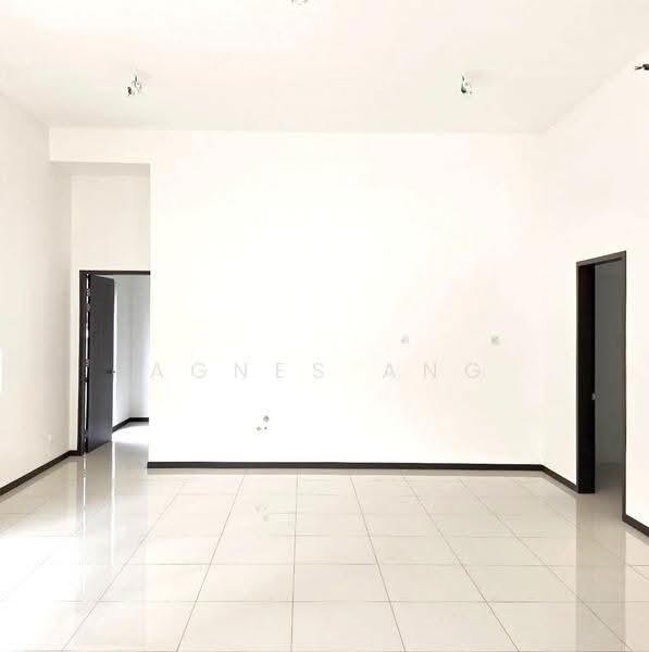 Rumah Berkembar untuk Disewa di Telok Panglima Garang (Selangor) - Agnes Ang - Living Room - PropertyGuru.com.my