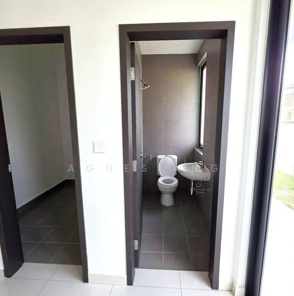 Rumah Berkembar untuk Disewa di Telok Panglima Garang (Selangor) - Agnes Ang - Bathroom - PropertyGuru.com.my