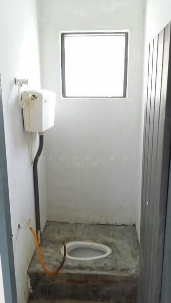 Flat for Rent at Taman Flora Heights - Nicholas Low - Bathroom - PropertyGuru.com.my