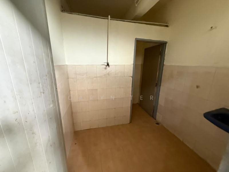 Semi-D Factory for Rent in Taman Johor (Tampoi) - Caryn Ter - Kitchen - PropertyGuru.com.my