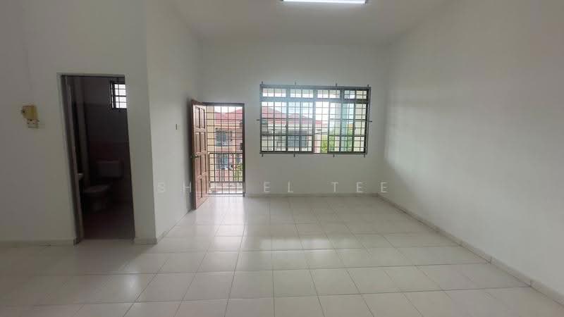 2-storey Terraced House for Sale in Taman Perwira Jaya (Kluang) - Shanel Tee - Bathroom - PropertyGuru.com.my